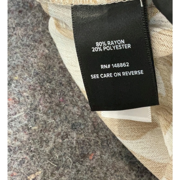 NWT Torrid Crinkle Gauze Dolman Top in tan and white leaf print Size 1X - Picture 7 of 7